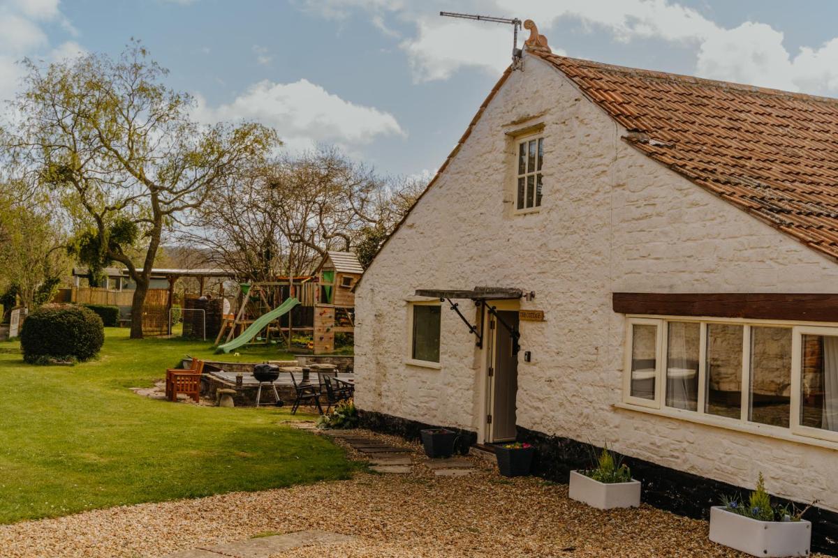 Little England Retreats - Cottage, Yurt and Shepherd Huts - Housity