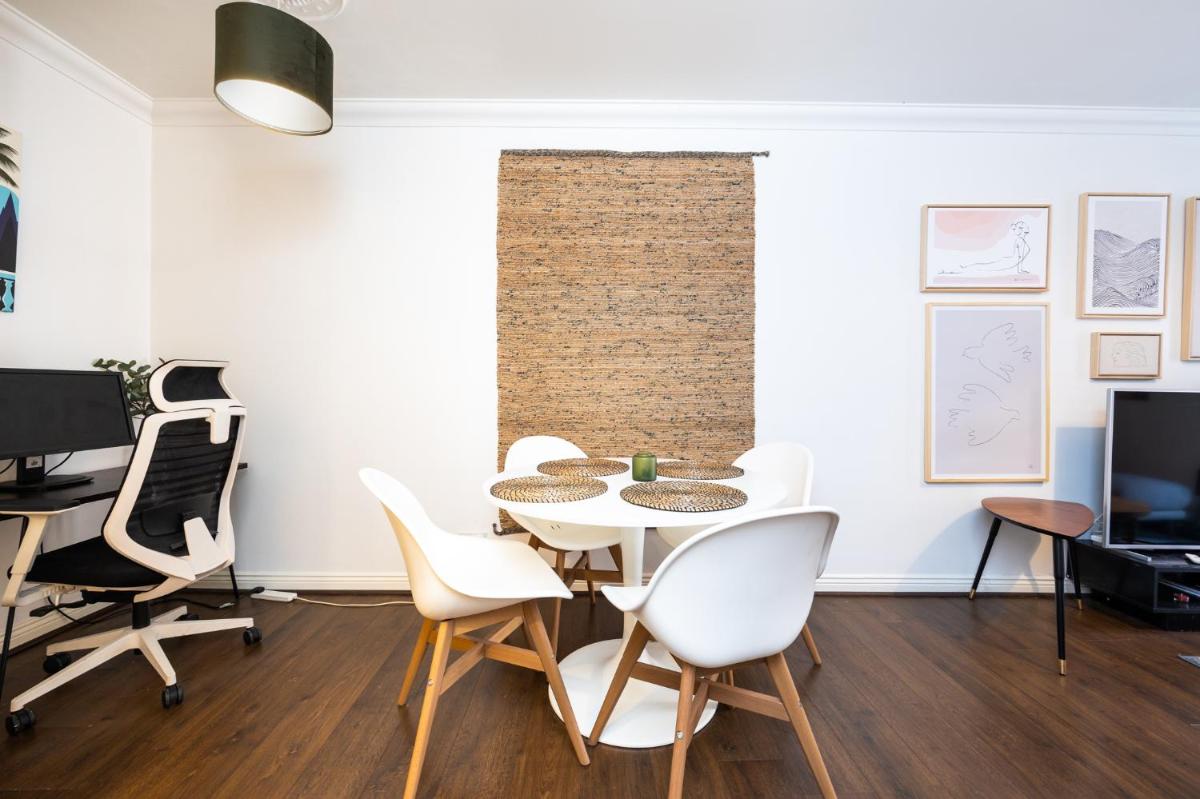 Delightful city centre apartment with balcony - Housity