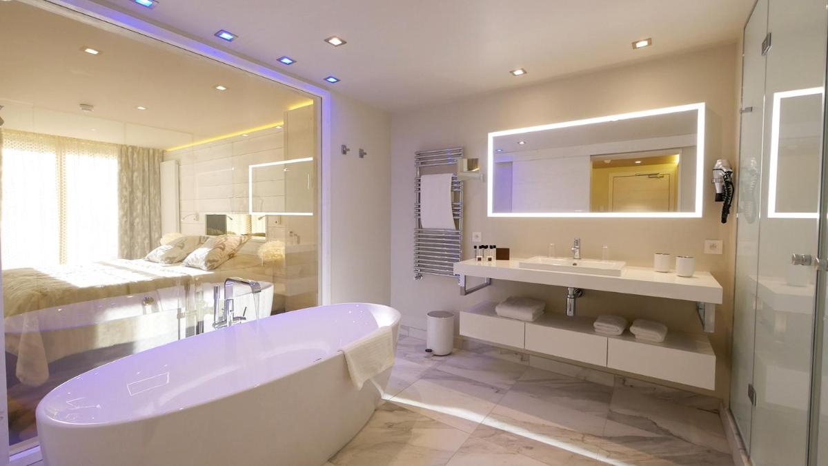 Salle de bains dans l'établissement Hotel Tsanteleina