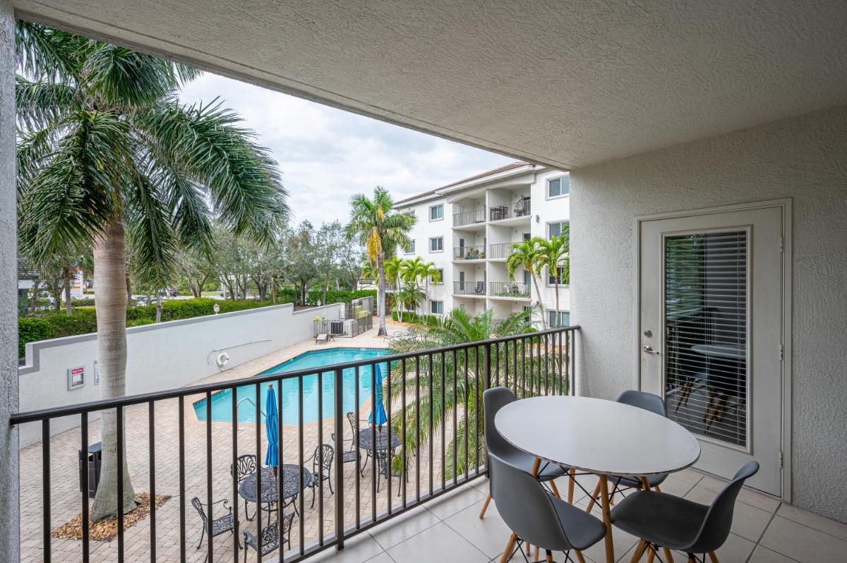 Updated Beach Condo! Facing Heated Pool & Sunset! - Housity