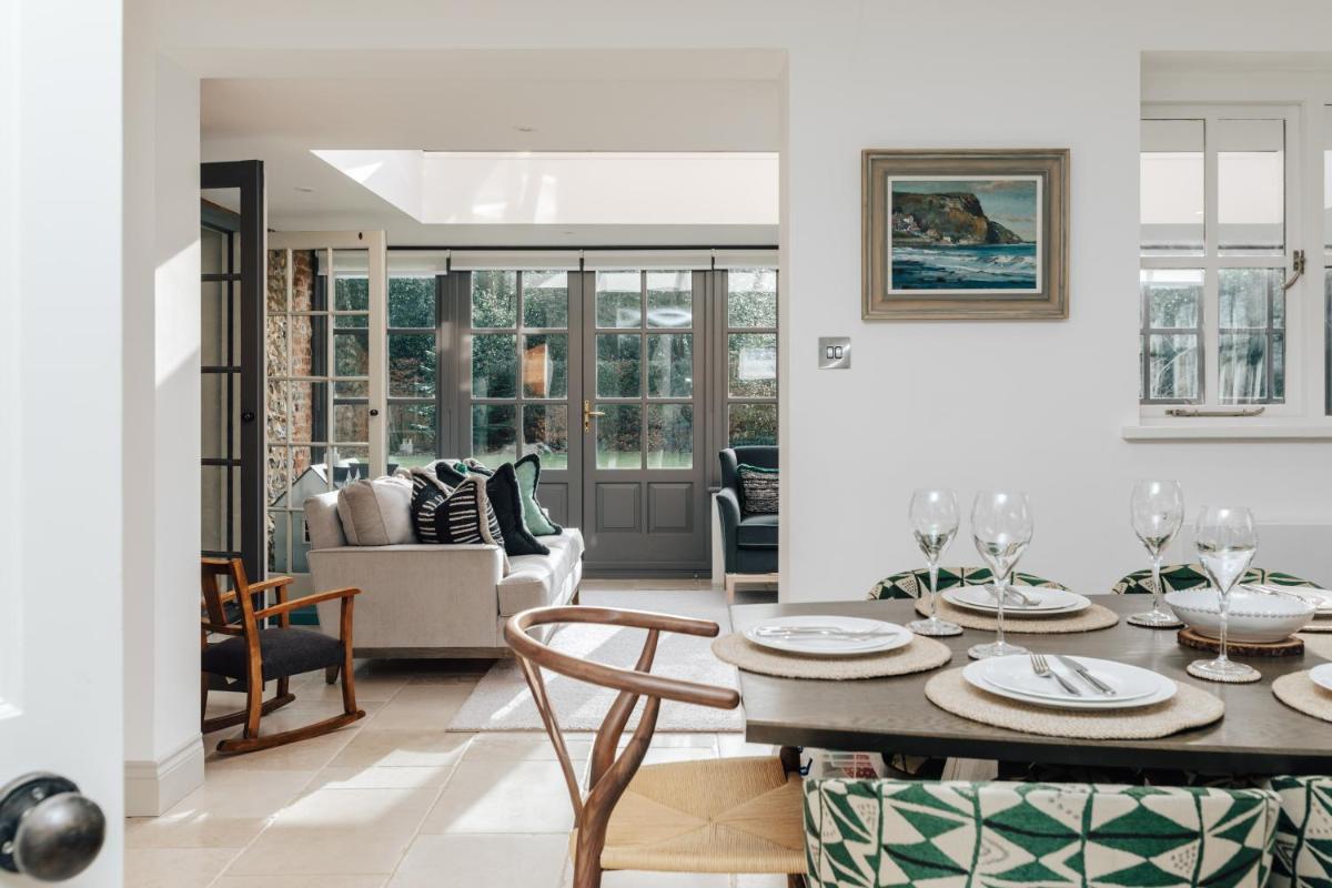 The Whistler's Perch - Housity