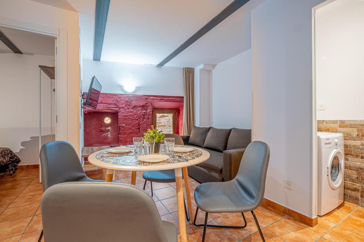 Apartamento 1 en la muralla romana junto a la Catedral - Housity
