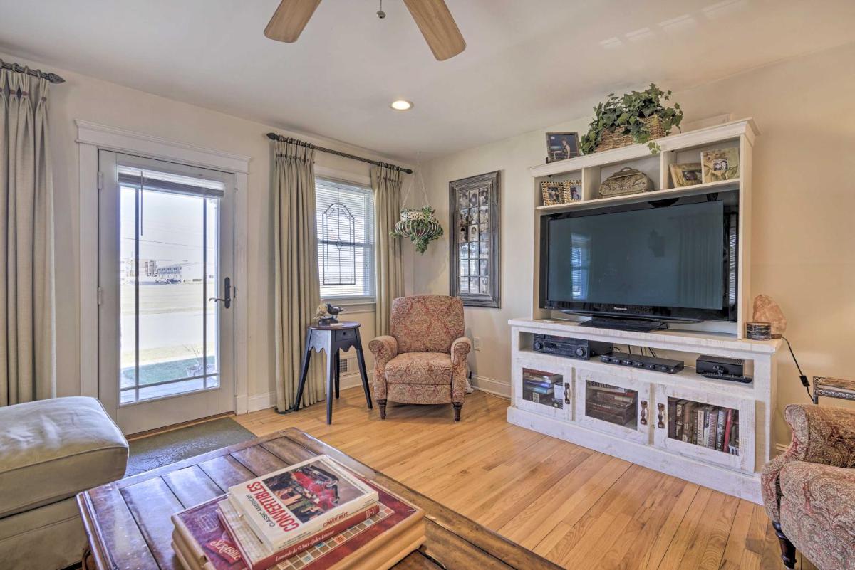 Jersey Shore Getaway with Grill Walk to Beach! - Housity