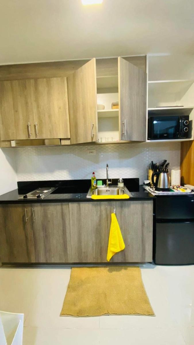 Cozy 1Br with Netflix & Balcony Pool View Condo - Housity