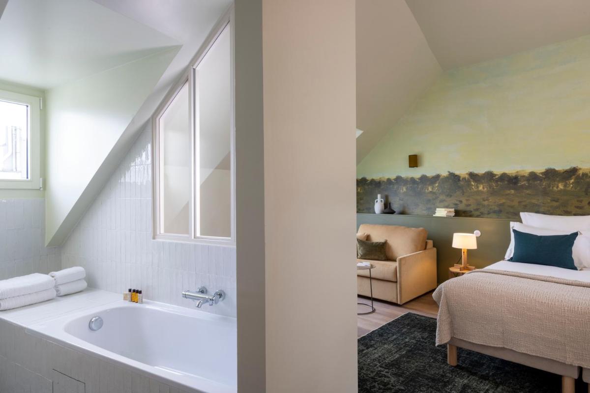 Un ou plusieurs lits dans un hébergement de l'établissement Le Petit Oberkampf Hotel & Spa