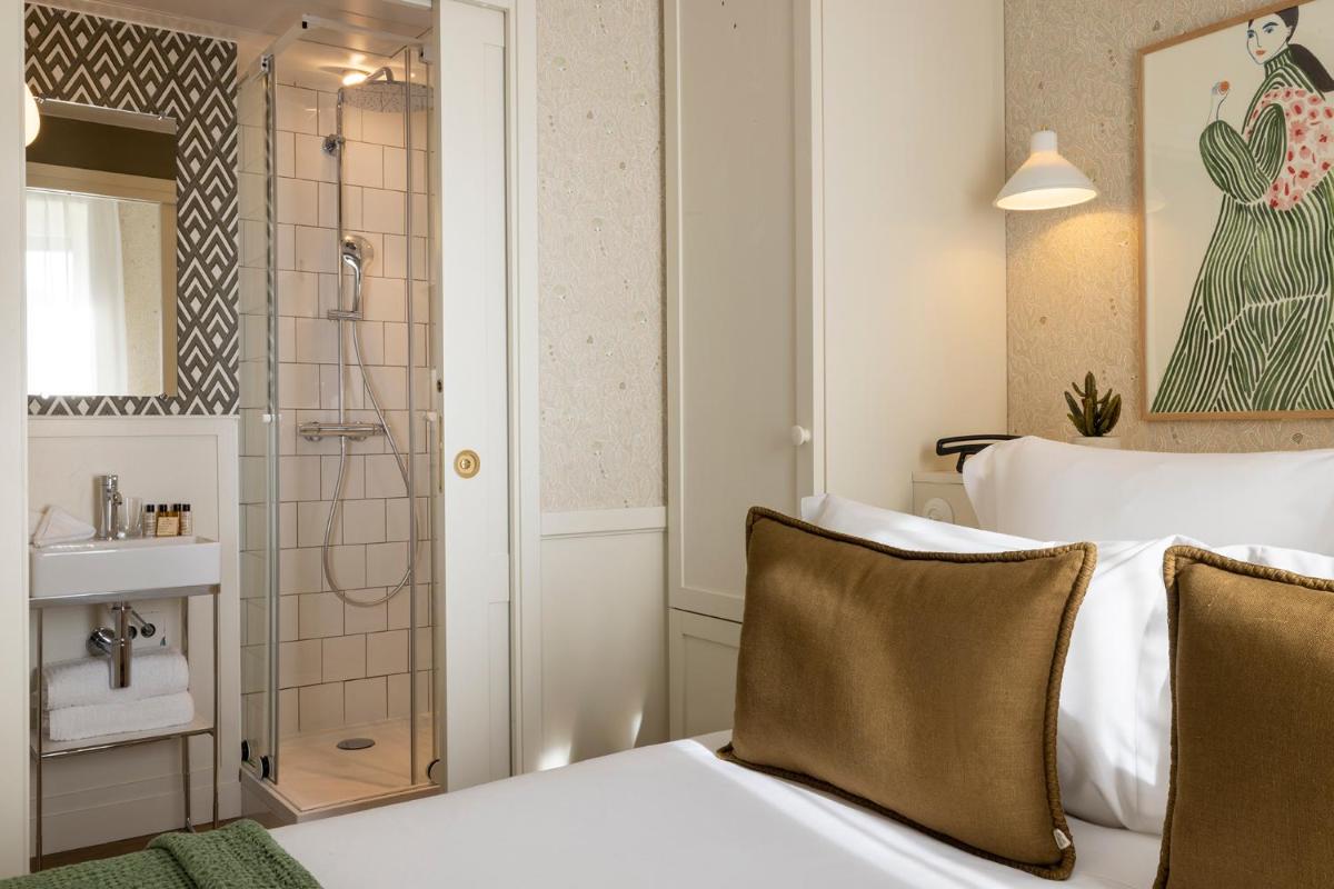 Un ou plusieurs lits dans un hébergement de l'établissement Le Petit Oberkampf Hotel & Spa