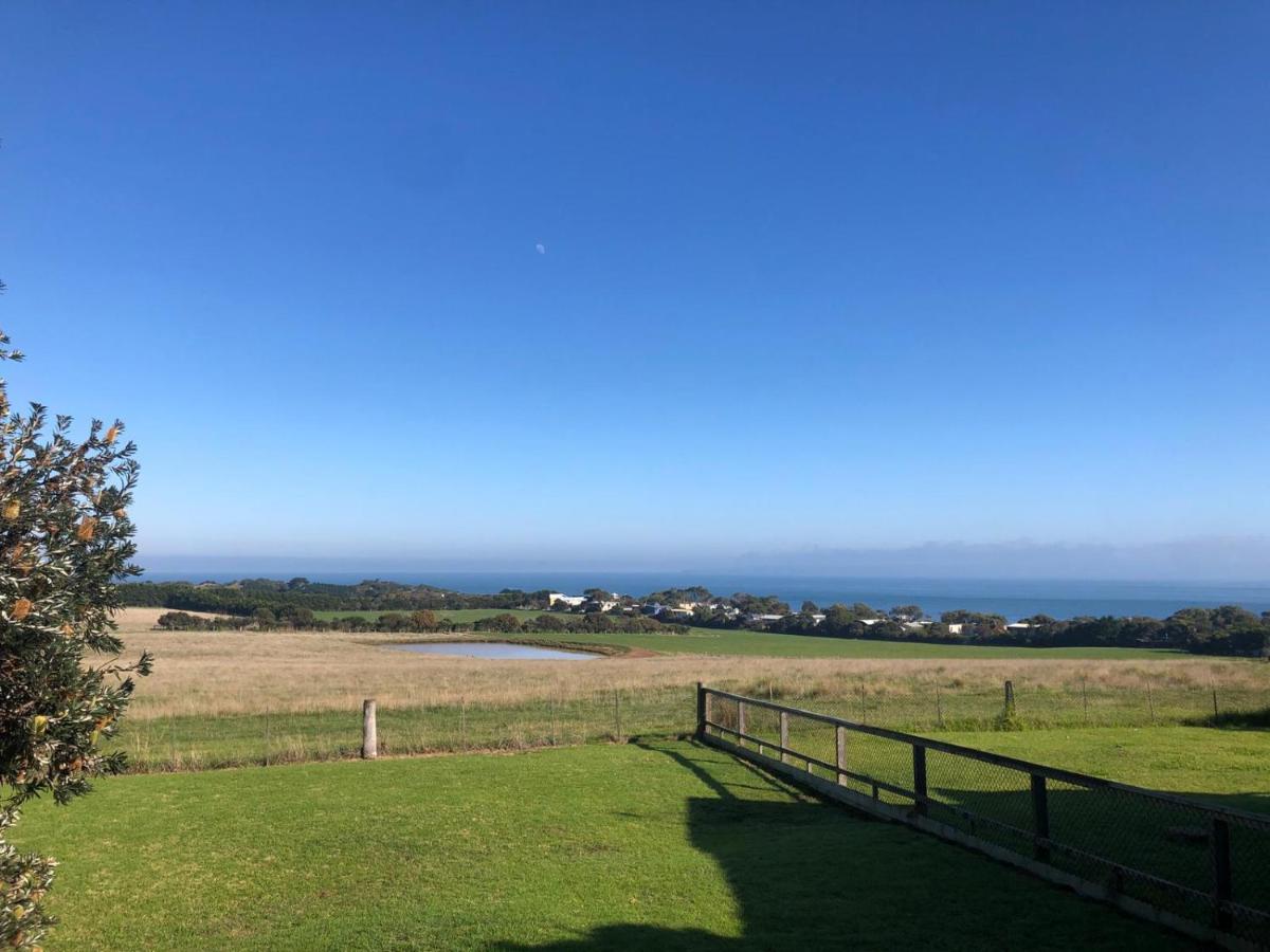 YOLO- Beach-house views, near penguins, nbn! - Housity