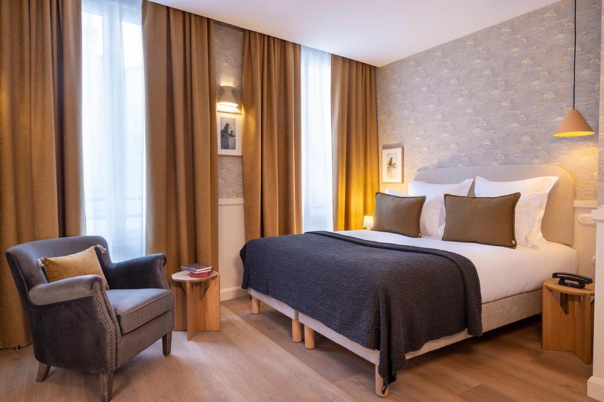 Un ou plusieurs lits dans un hébergement de l'établissement Le Petit Oberkampf Hotel & Spa