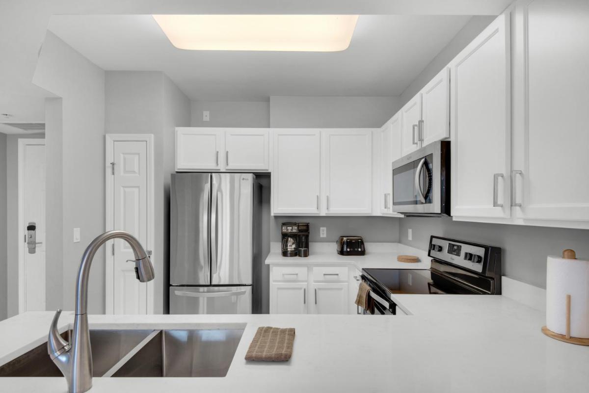 Pool Paradise with 75" TV in The Palms of Destin - Housity