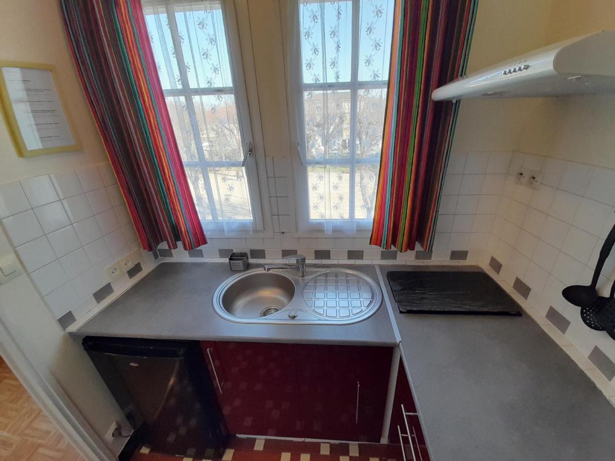 Appartement à La Roche-Posay - Proche Thermes, Ascenseur, WIFI, Jusqu'à 5 personnes, Animaux admis - FR-1-541-16 - Housity