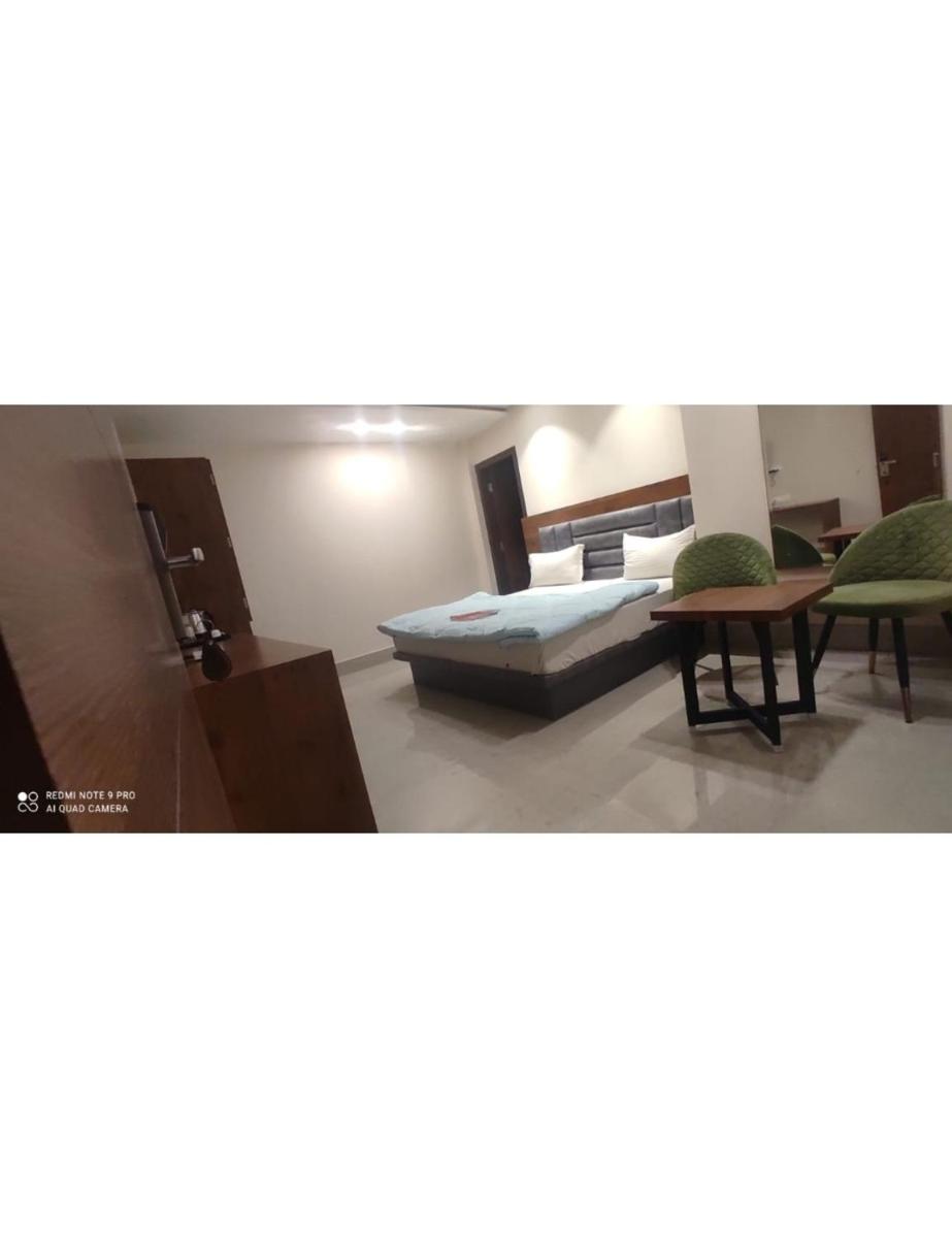 Suitetrails - Hotel Crystal, Ganganagar