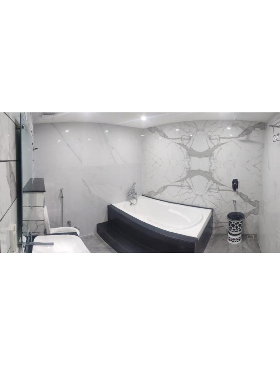 Suitetrails - Hotel Crystal, Ganganagar