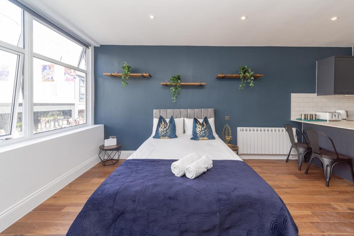 FLASH SALE 2CQ MORDEN STUDIO FLAT Moments away from Brighton Seafront - Housity