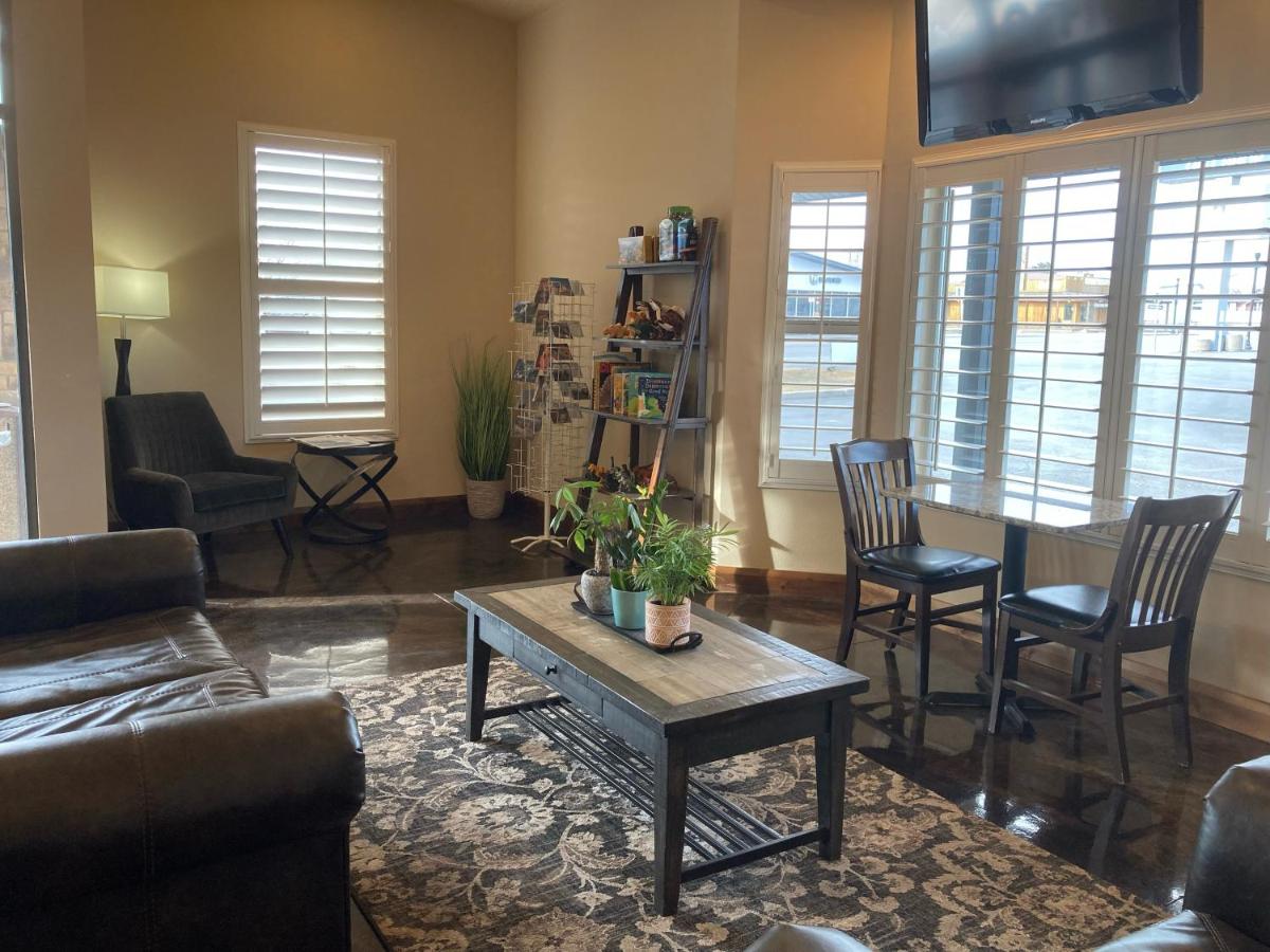 Dinosaur Inn & Suites - Housity