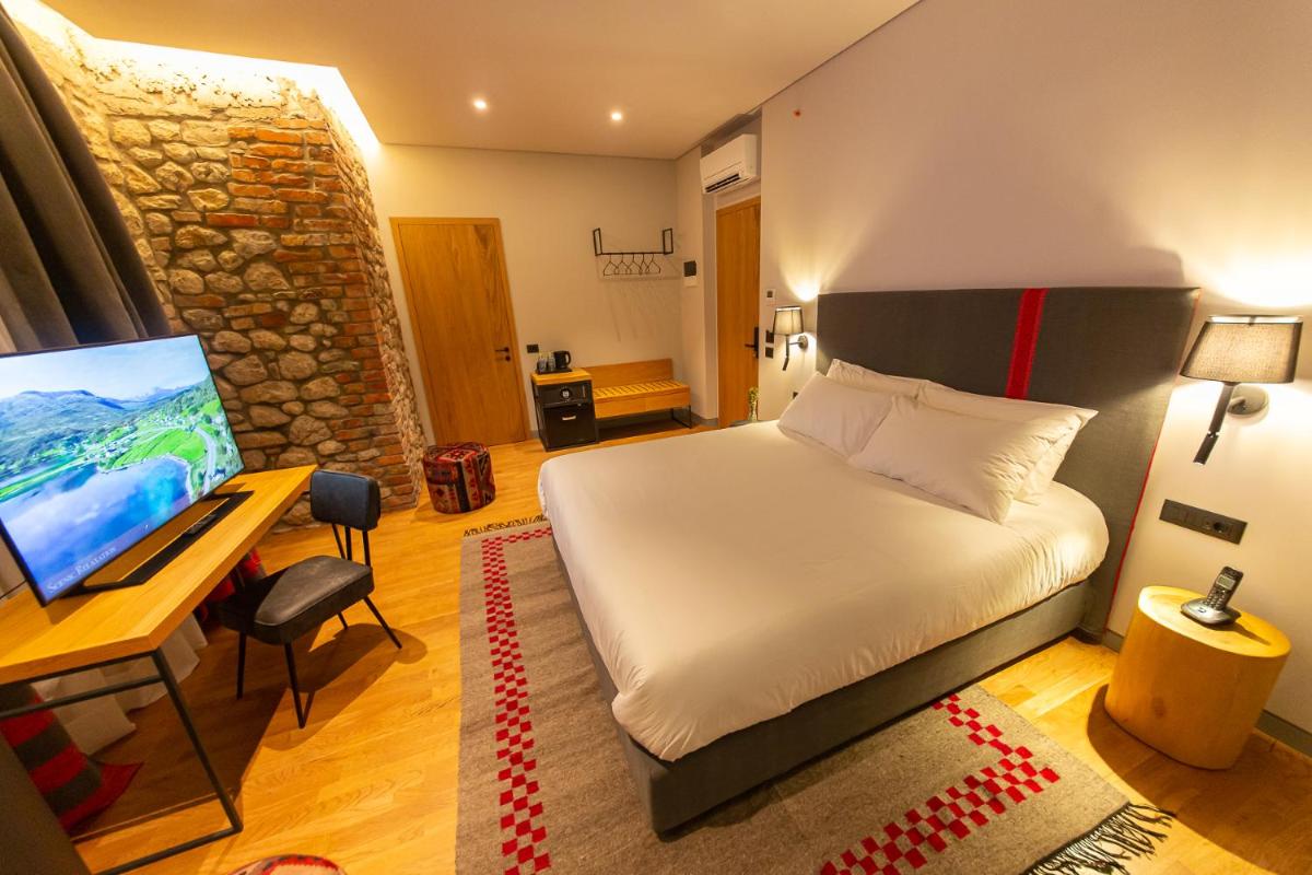 Melesin Distillery - Housity