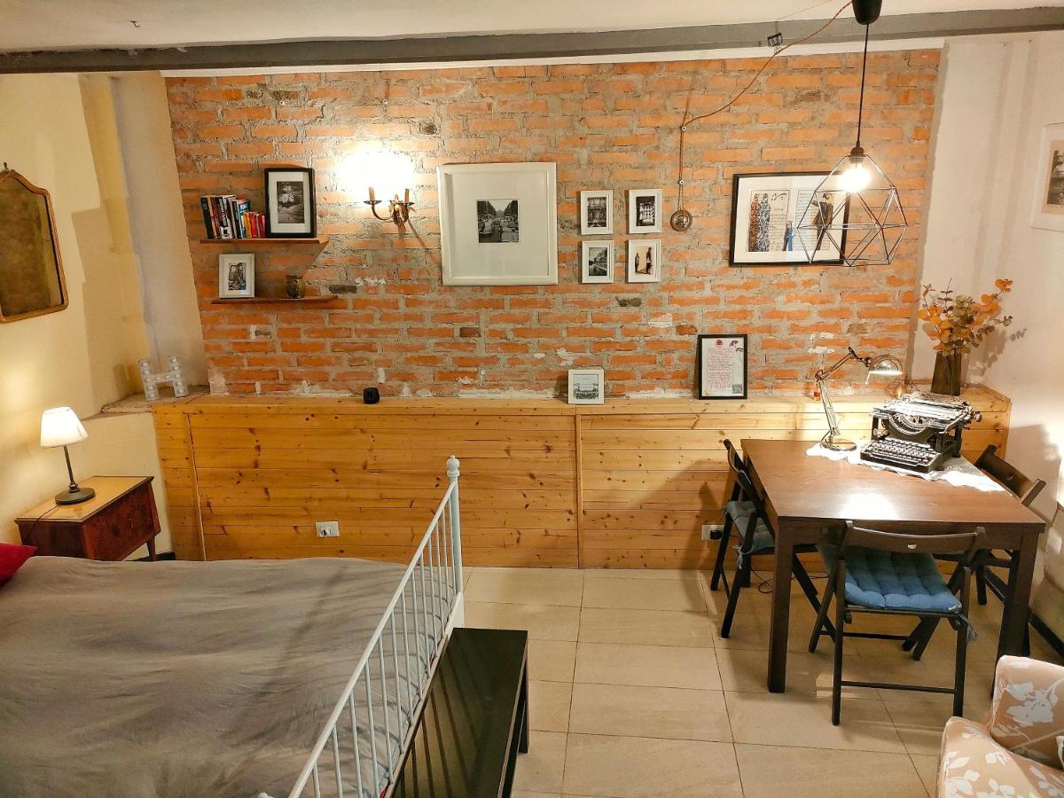 lovely writer home - Housity