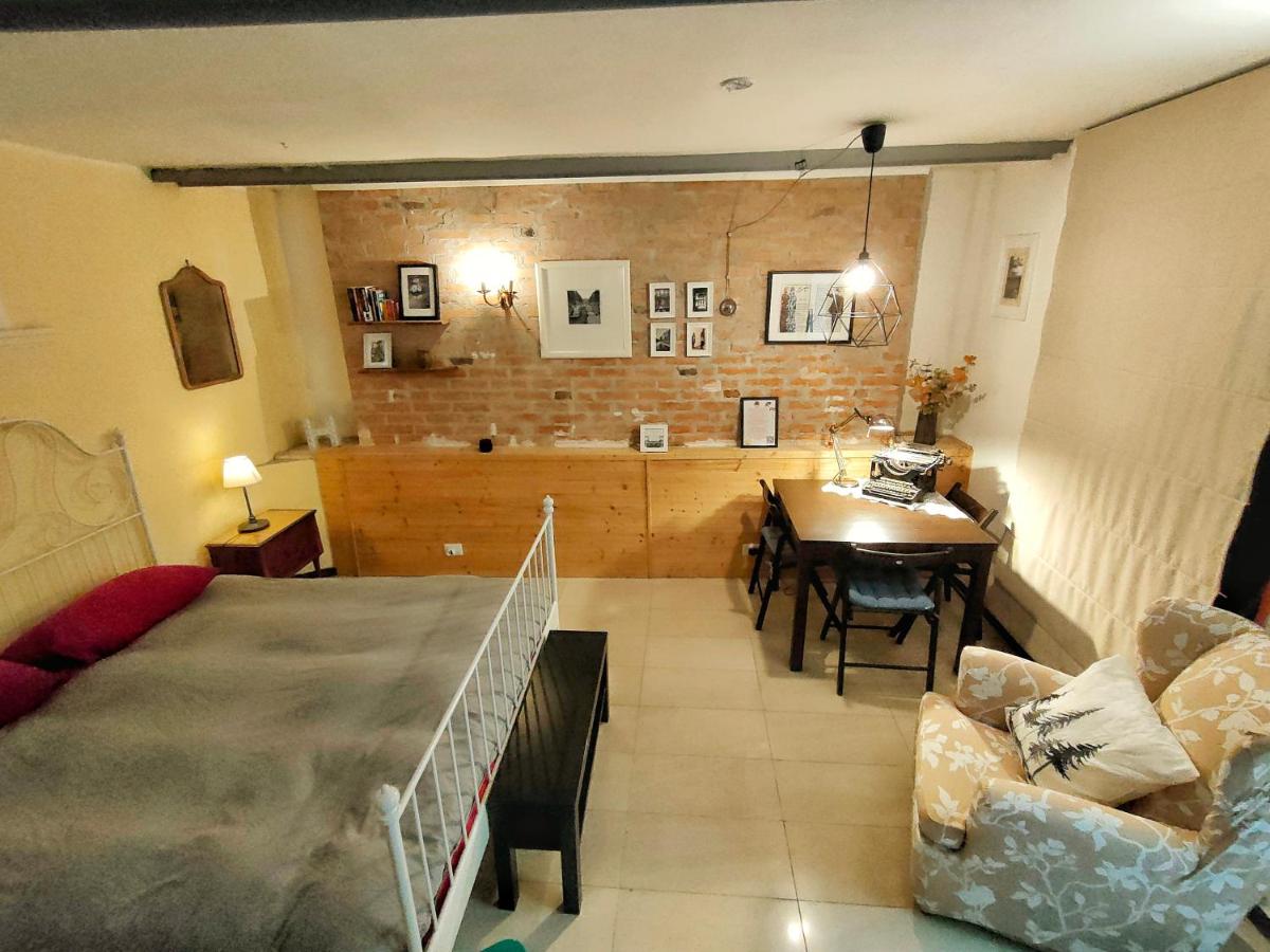 lovely writer home - Housity
