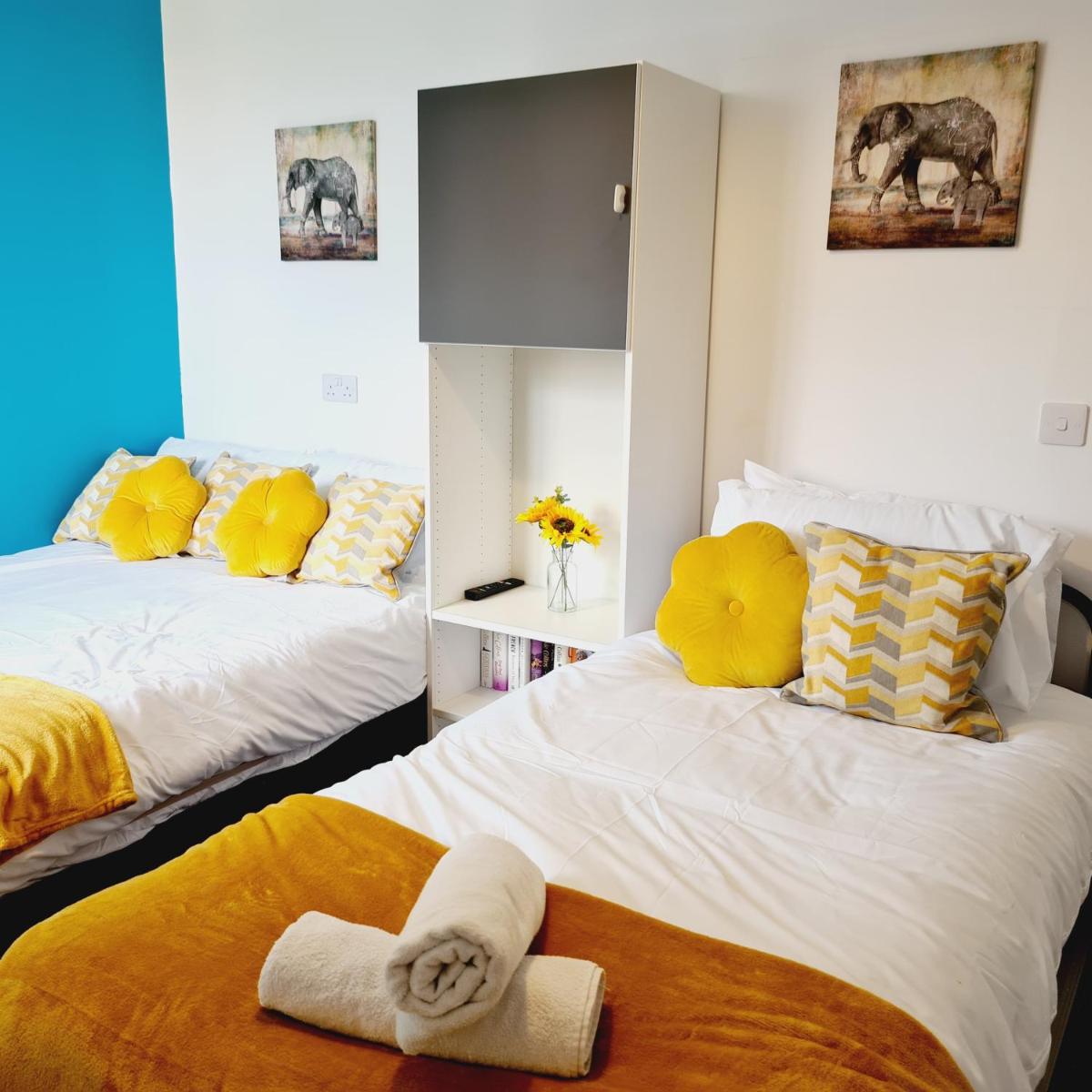 Sheridan House 3 ensuite bedroom 5 beds Long or Short Stay - Housity