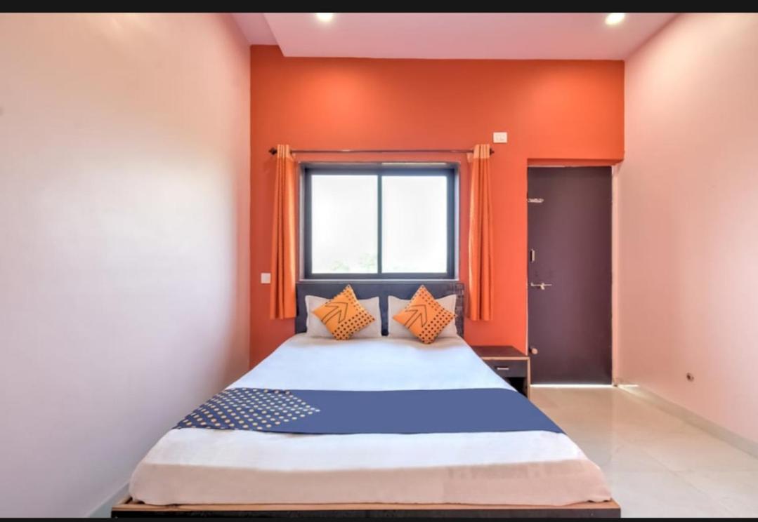 Hotel Nisarg Lodging And Restaurant - Housity