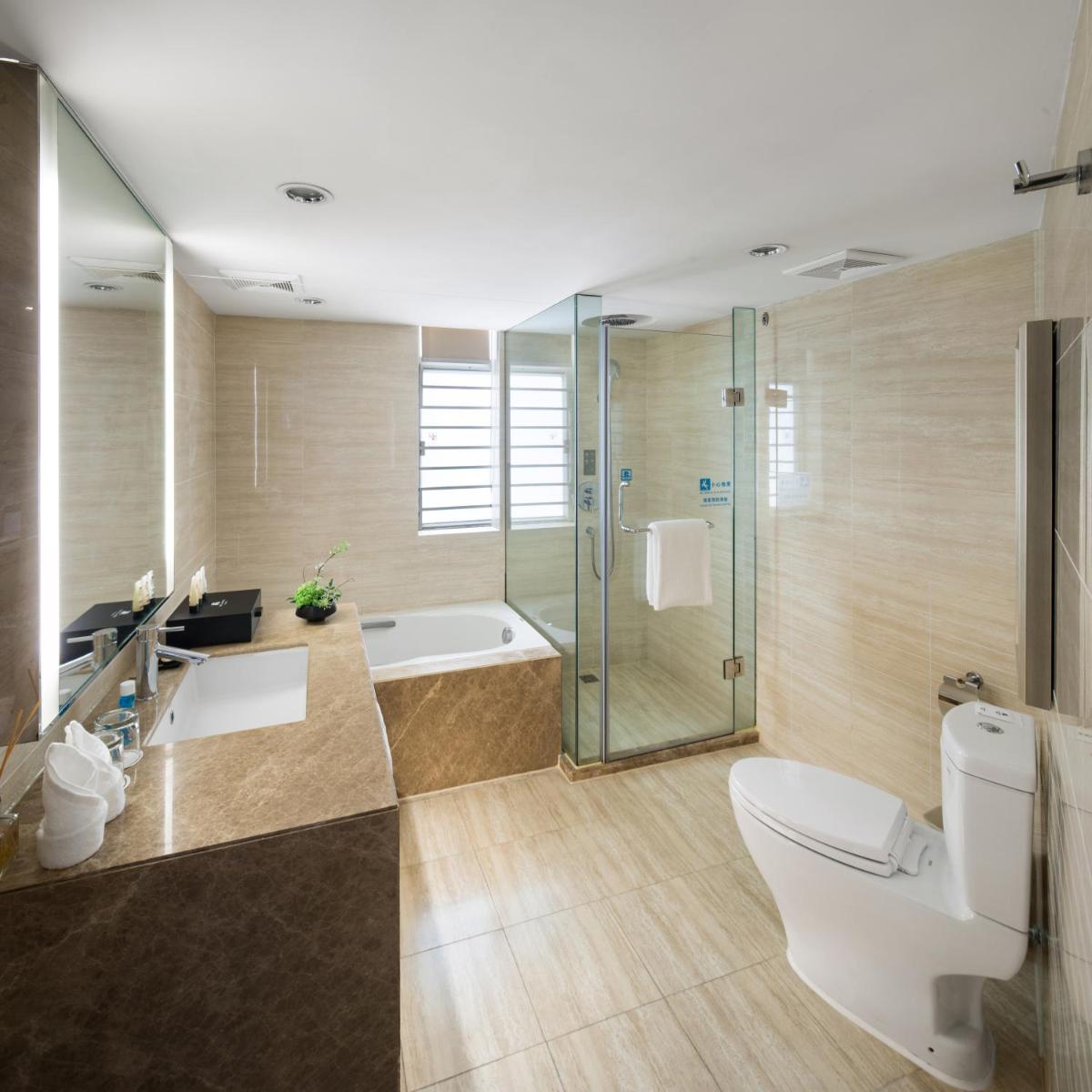 The LA Hotel 新世界伟瑞酒店 - Housity