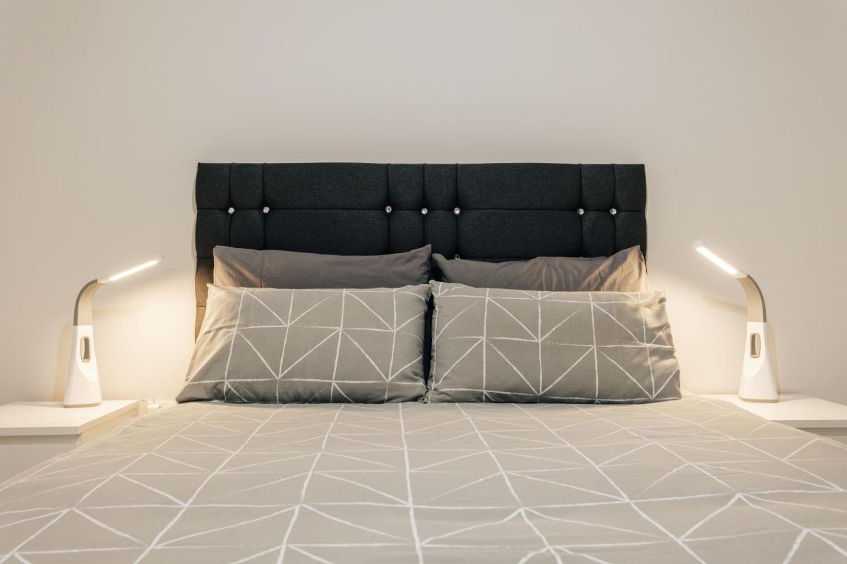 Modern Peaceful Flat in Town - Housity