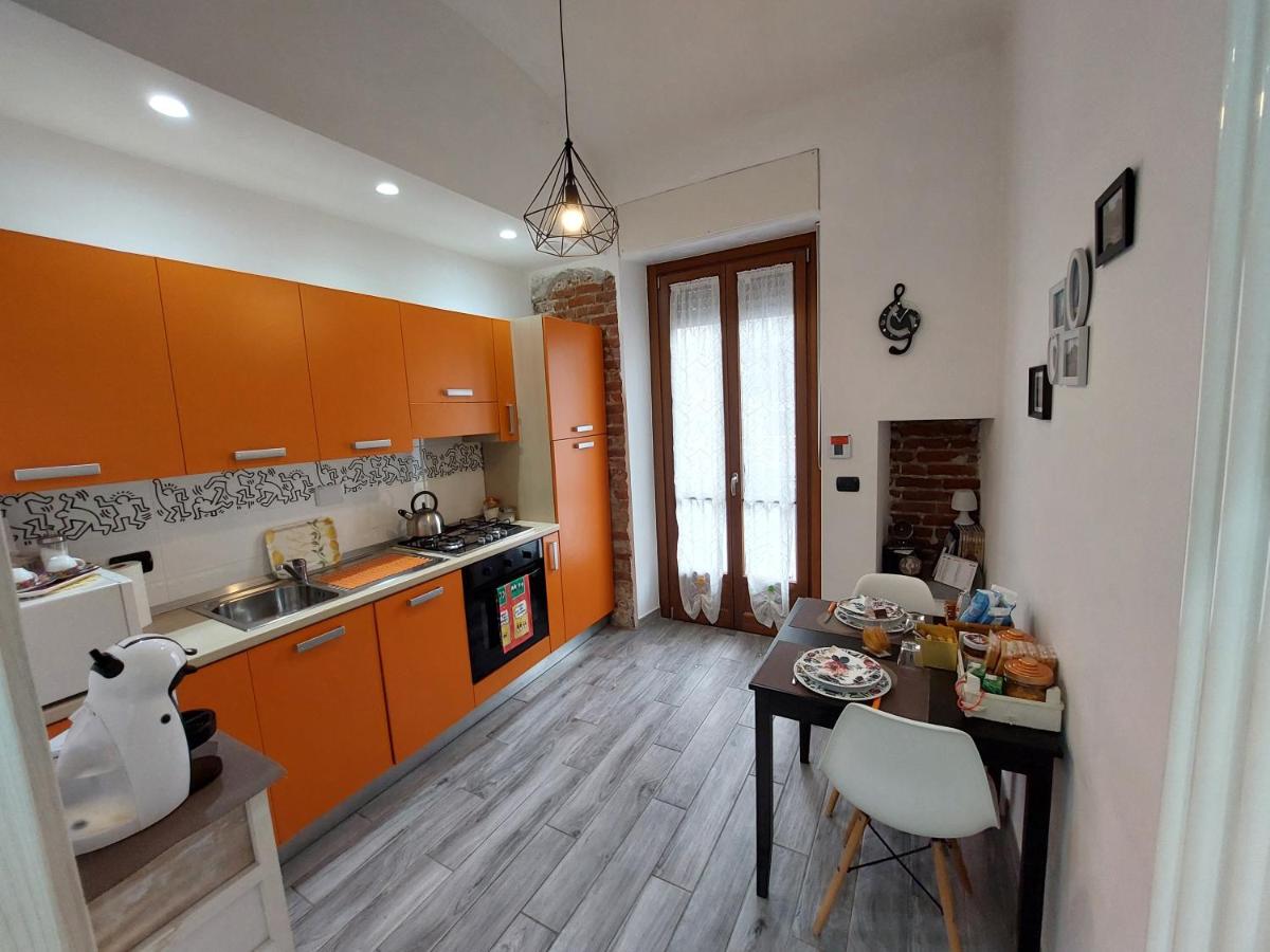 CASA FREJUS . COMODO AL CENTRO E AL POLITECNICO BUS 33 E 42 - Hizvo