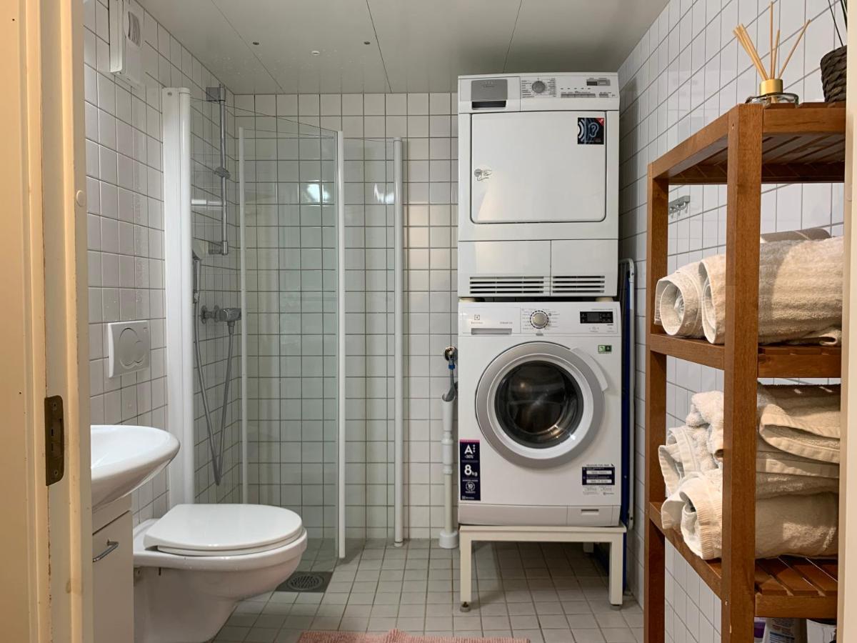Suitetrails - Top floor city center flat with free parking