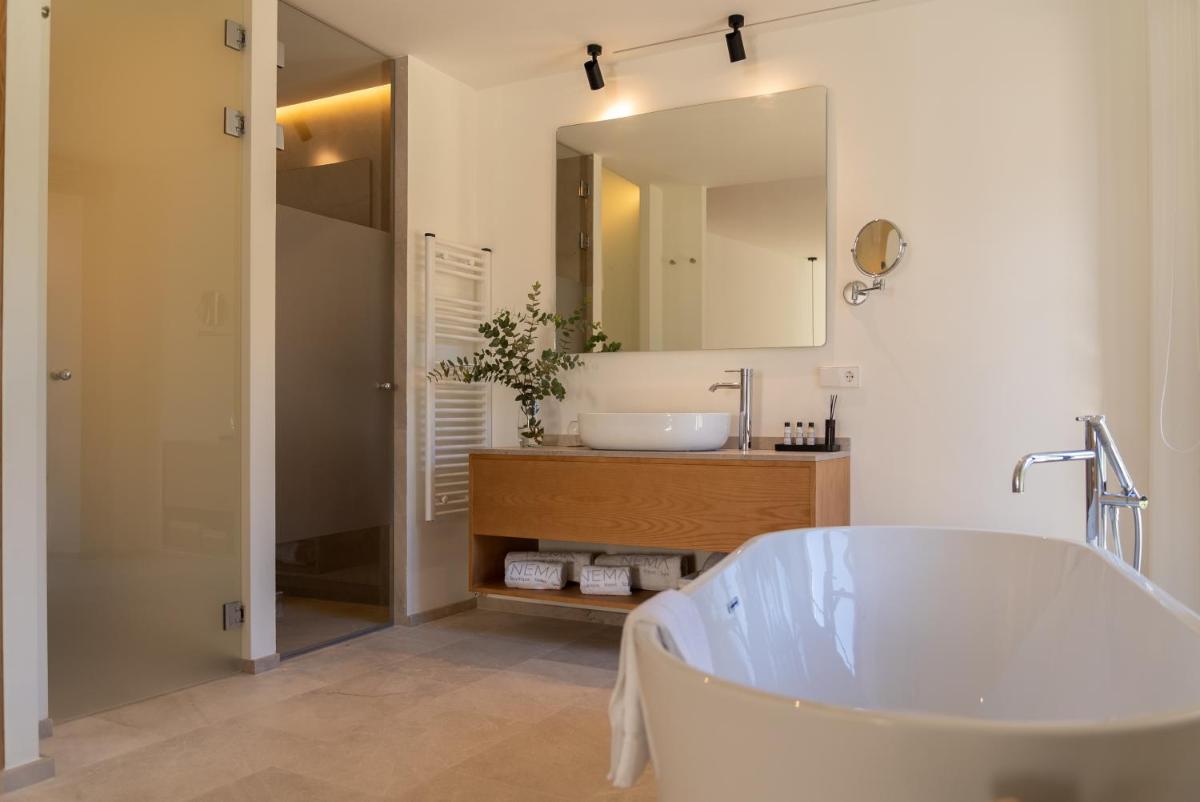 Un baño de Nema Boutique Hotel & Spa