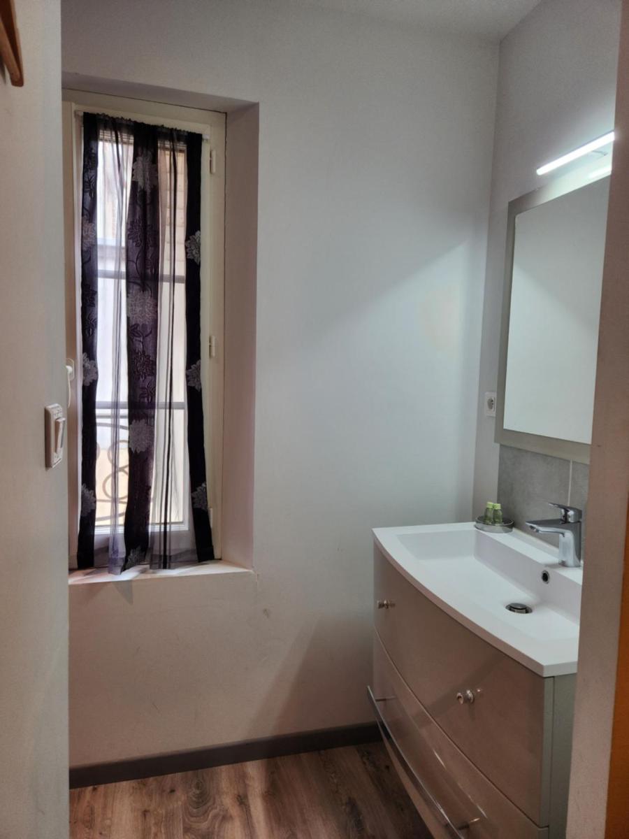 Chambres privées à Hautvillers, berceau du champagne avec salle de bain et toilettes incluses - Housity