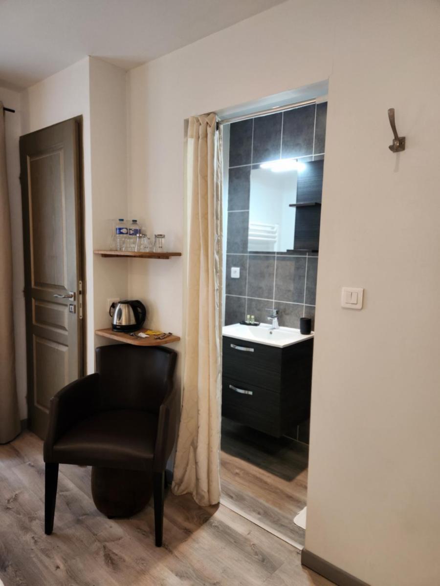 Chambres privées à Hautvillers, berceau du champagne avec salle de bain et toilettes incluses - Housity