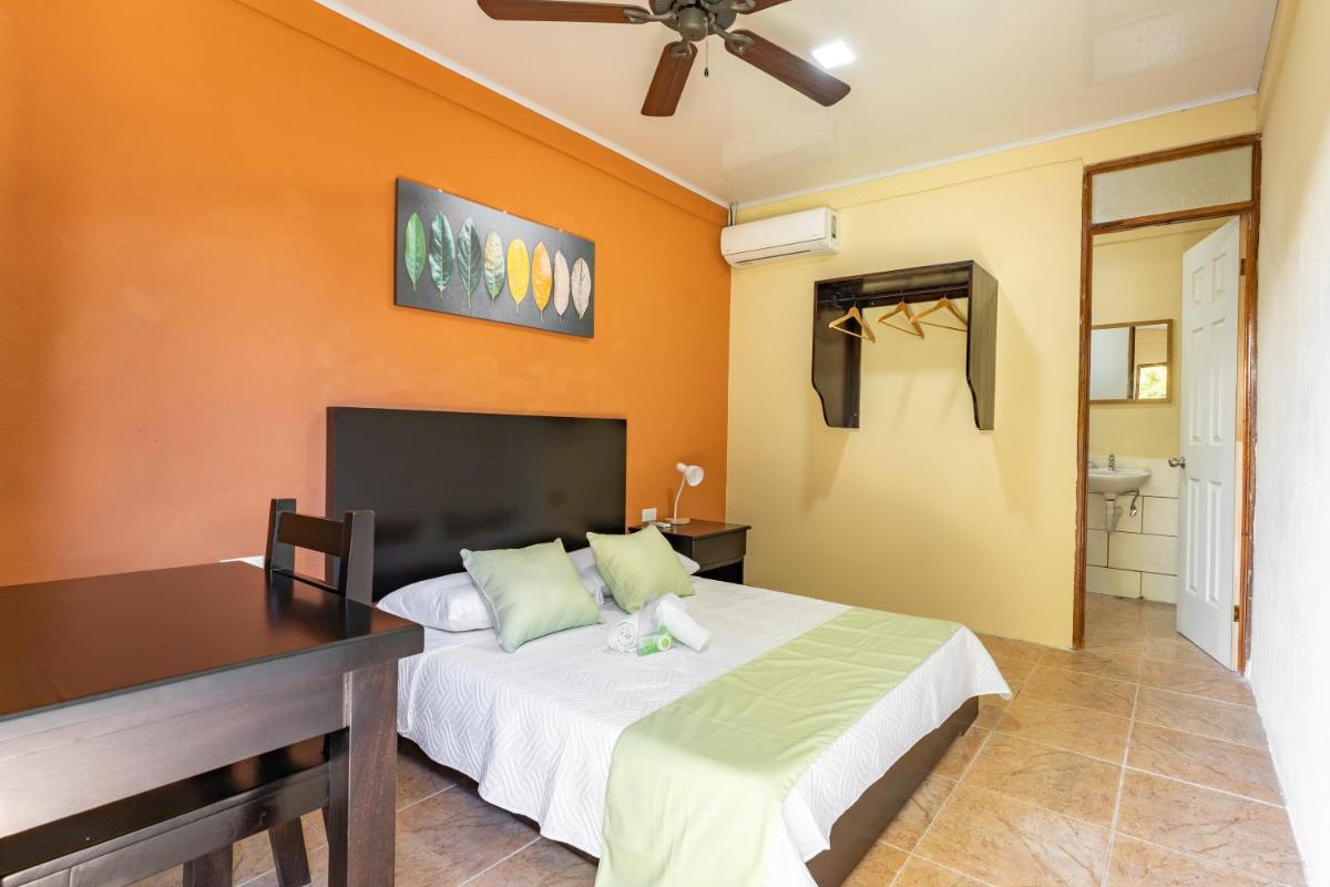 El Cocobolo Food&amp;Rest Room 1 Bed and Breakfast WiFi AC Pkg gratis - Housity