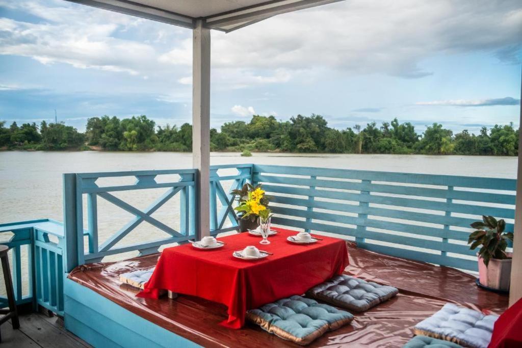 Suitetrails - DON DET Souksan Sunset Guesthouse and The Xisland Riverview Studio