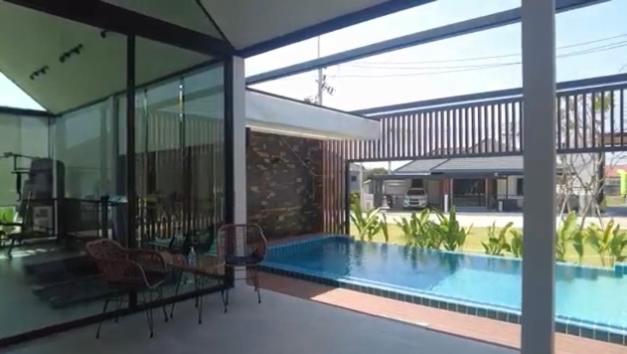 LARGE & QUIET 3bd Home with Security & Pool - Housity