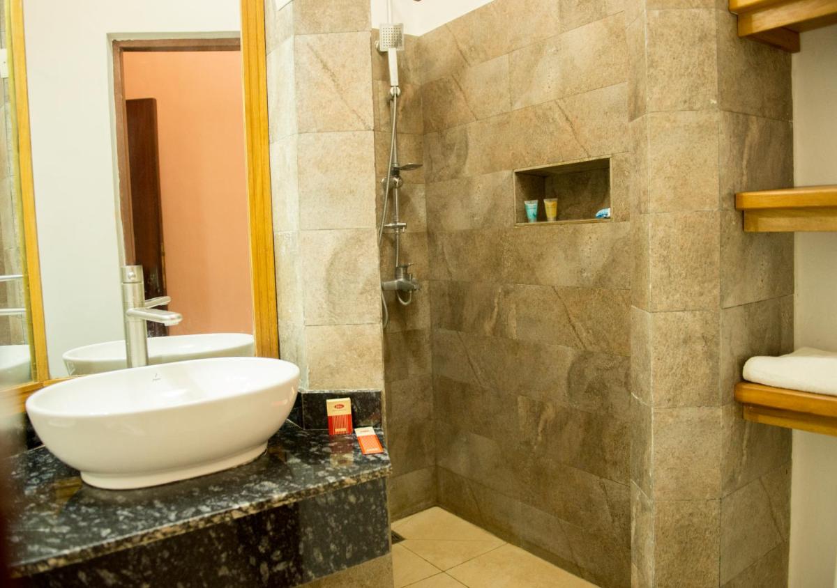 Hotel Safari Gate - Housity