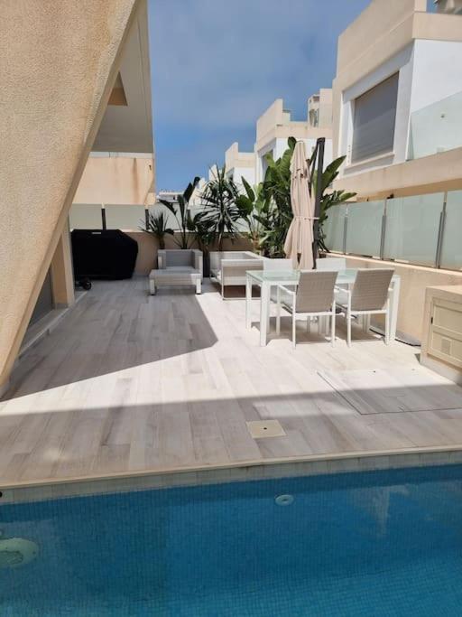 Suitetrails - A modern villa with pool and sea view