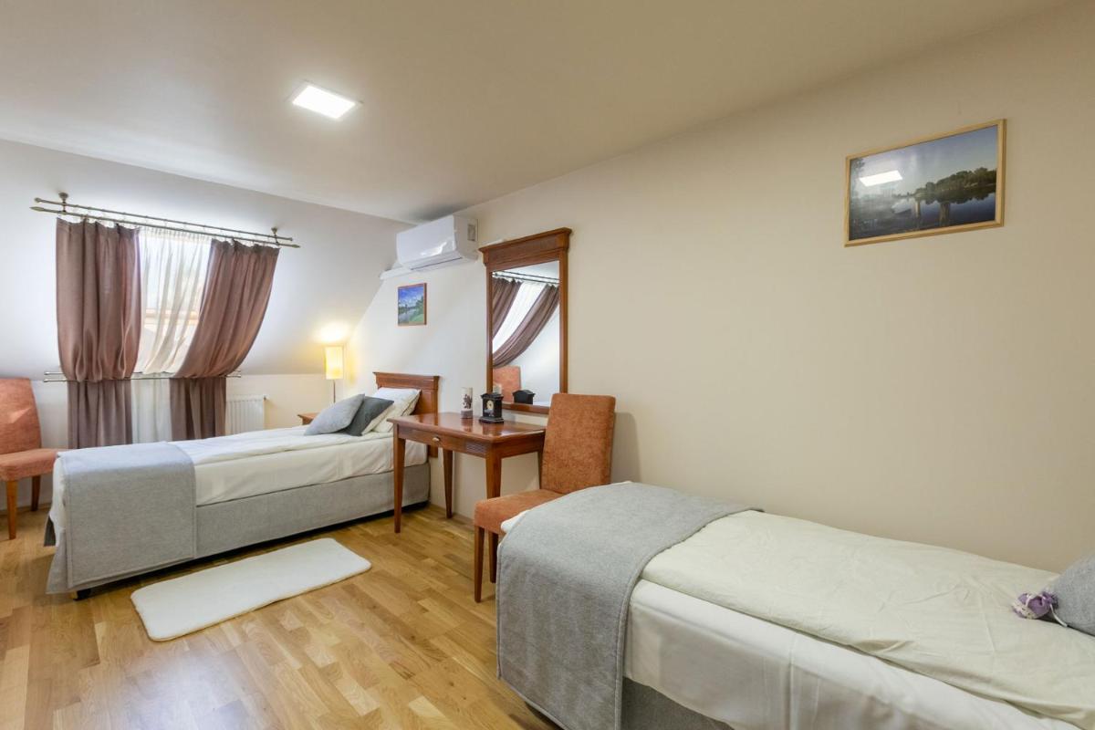 Barkóscinege Vendégház - Housity