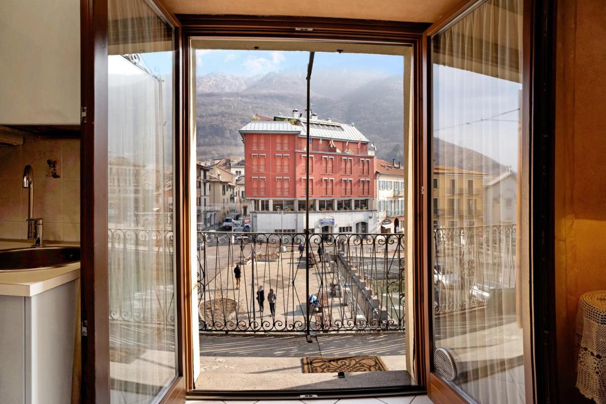 Yellow House - Housity