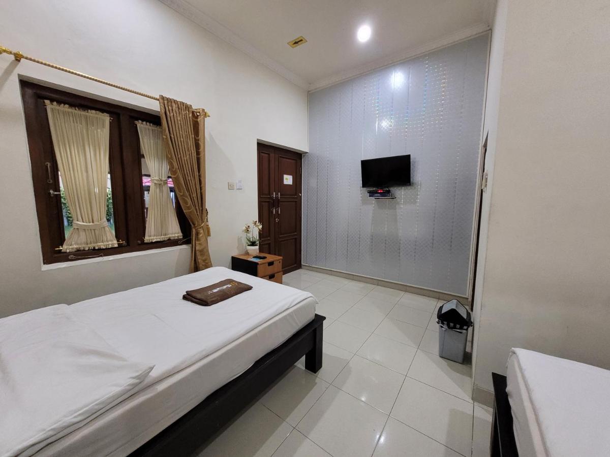 Ndalem Katong Guest House Ponorogo - Housity