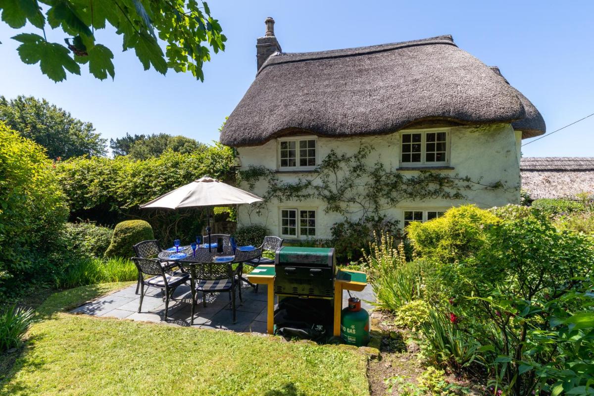 Putsborough Manor 3 Self Catering Cottages with Beach a short walk dog friendly all year, On site Tennis, Play Area, Paddock, Spa baths, BBQ, Private Gardens, Superfast WIFI - Housity