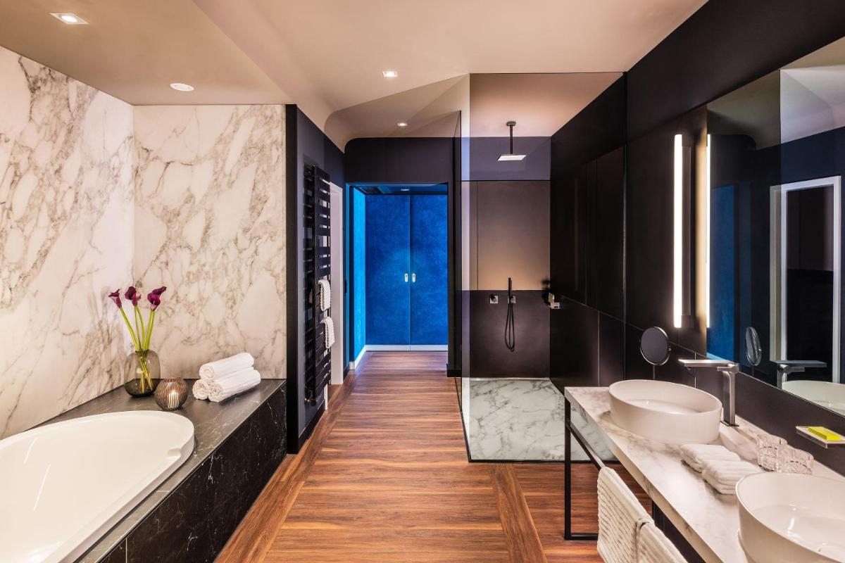 Ein Badezimmer in der Unterkunft Le Méridien Hamburg