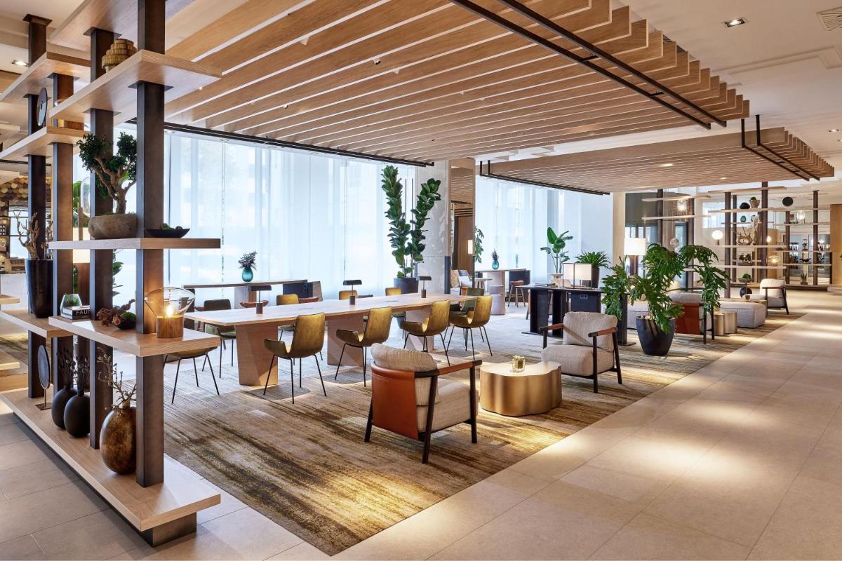 Ein Restaurant oder anderes Speiselokal in der Unterkunft The Westin Grand Frankfurt Ein Restaurant oder anderes Speiselokal in der Unterkunft The Westin Grand Frankfurt