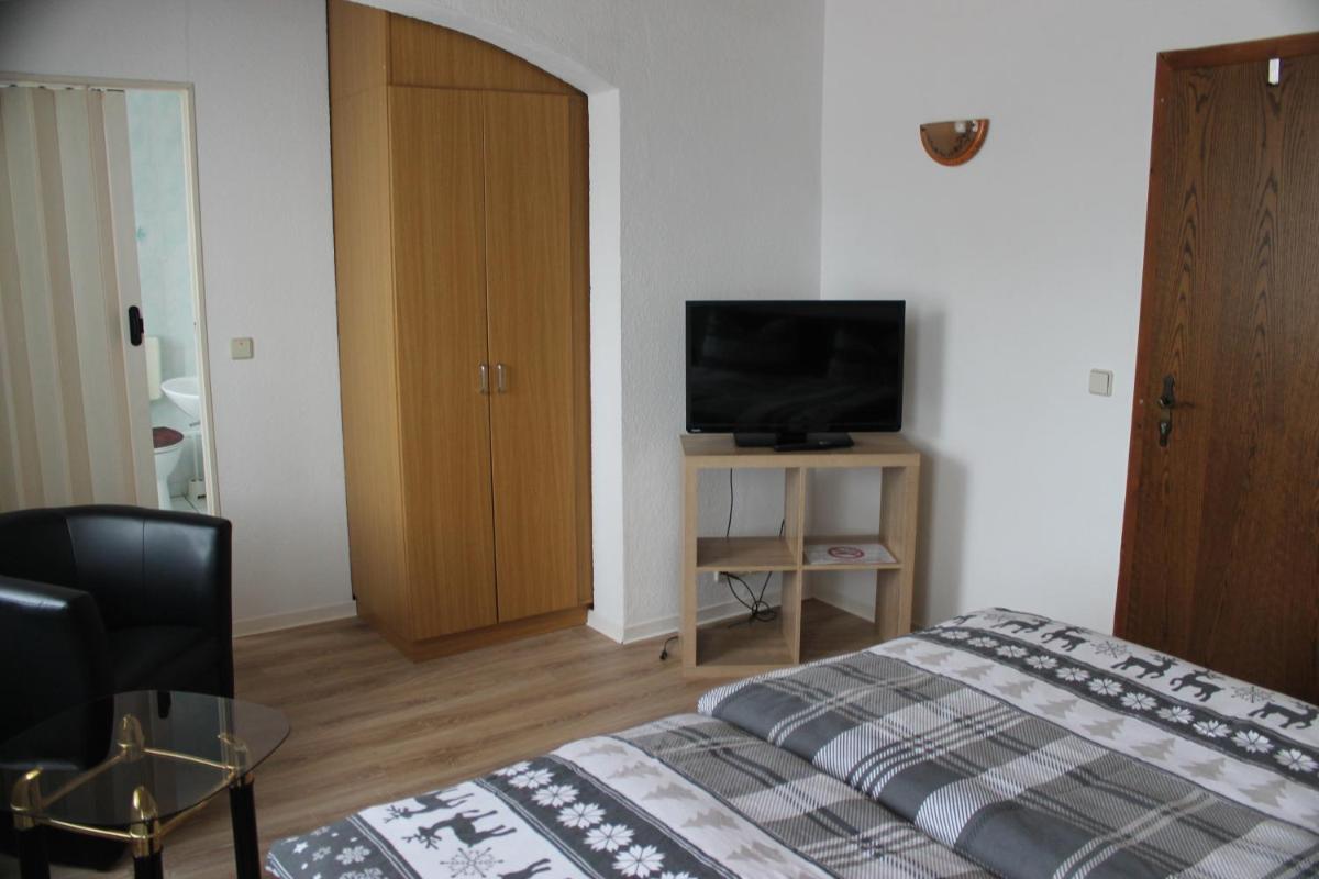 Gasthof & Pension Zum Saalestrand - Housity