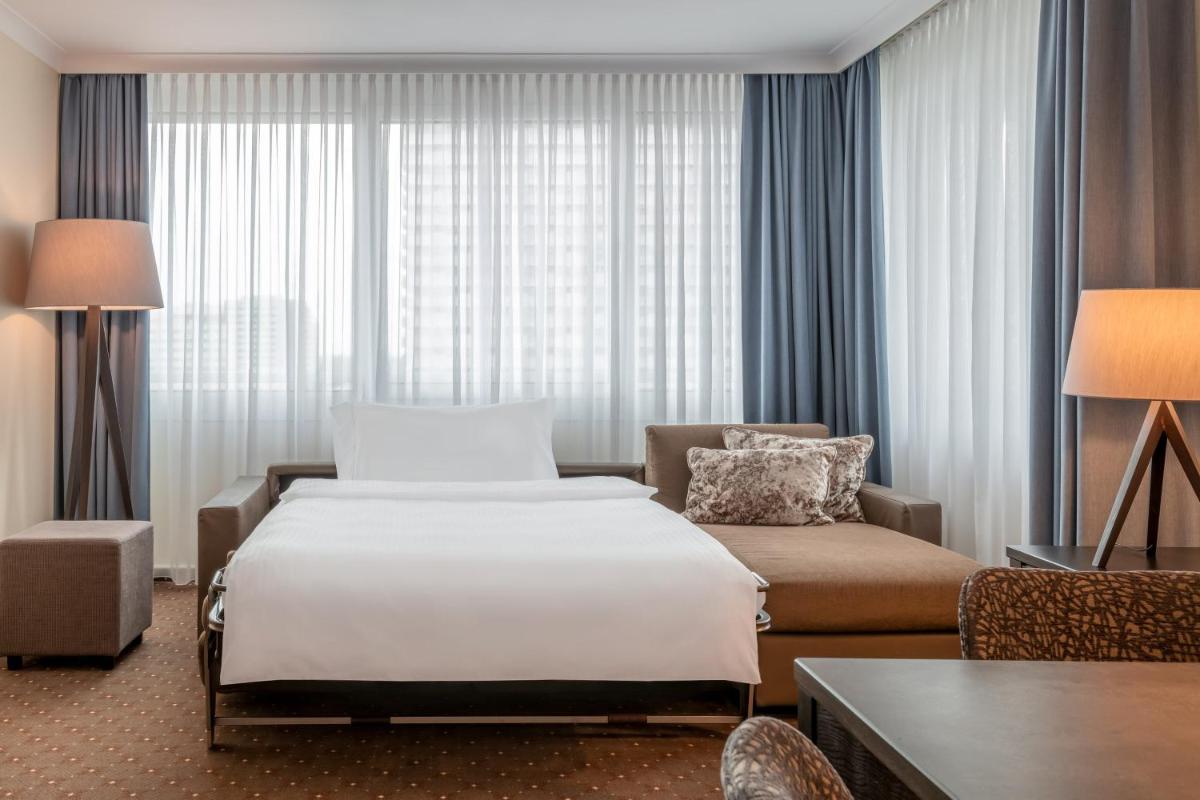Ein Bett oder Betten in einem Zimmer der Unterkunft The Westin Grand Munich Ein Bett oder Betten in einem Zimmer der Unterkunft The Westin Grand Munich