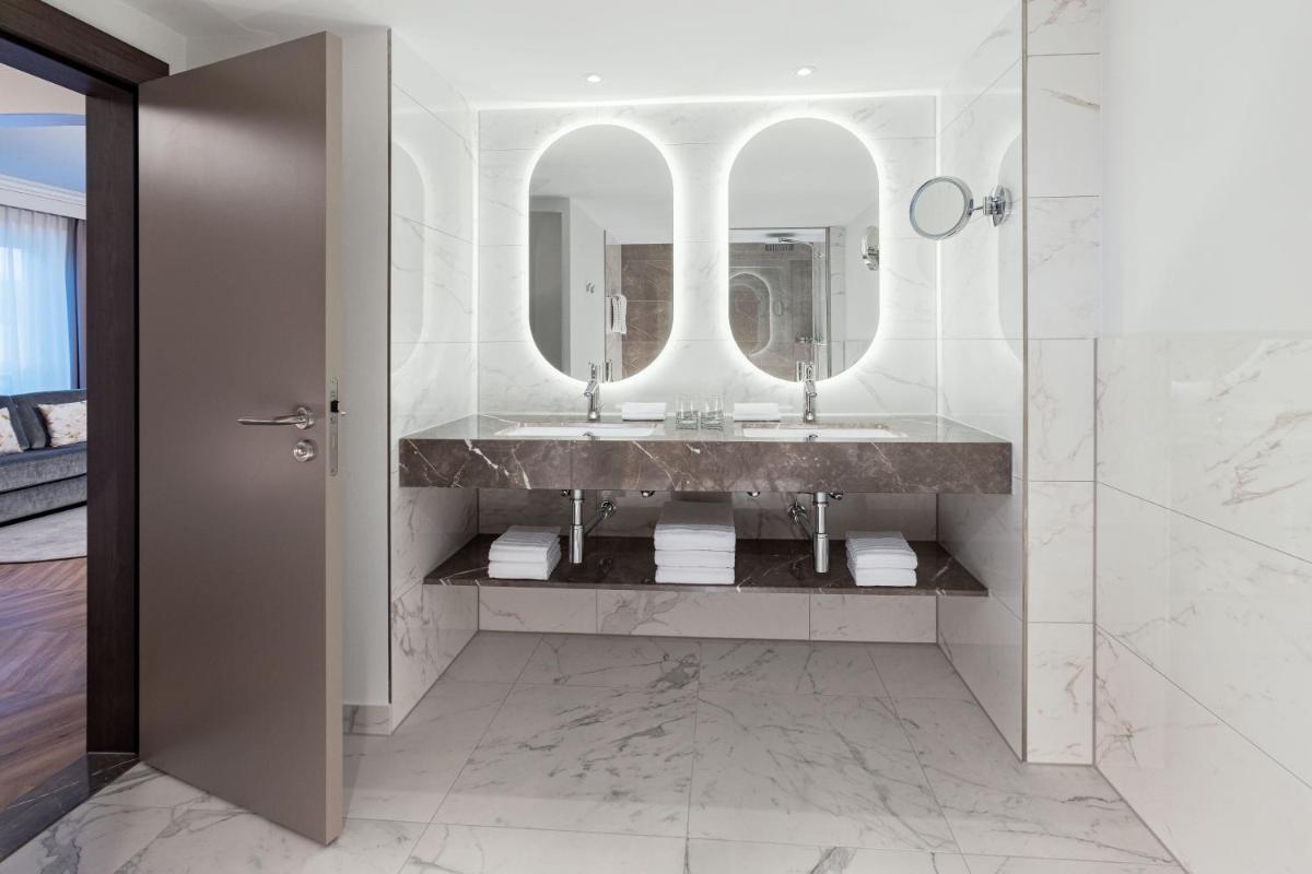 Ein Badezimmer in der Unterkunft The Westin Grand Berlin