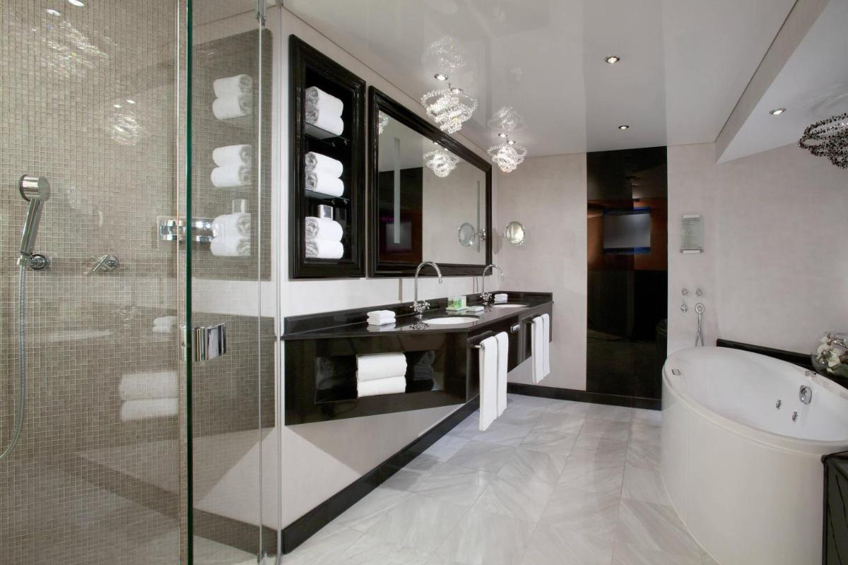Ein Badezimmer in der Unterkunft The Westin Grand Berlin