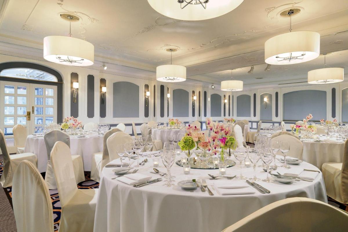 Ein Restaurant oder anderes Speiselokal in der Unterkunft The Westin Grand Berlin