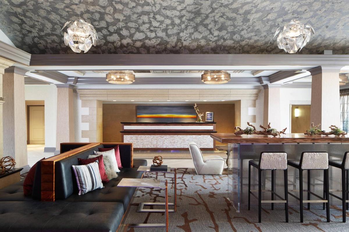 Rochester Airport Marriott - Housity