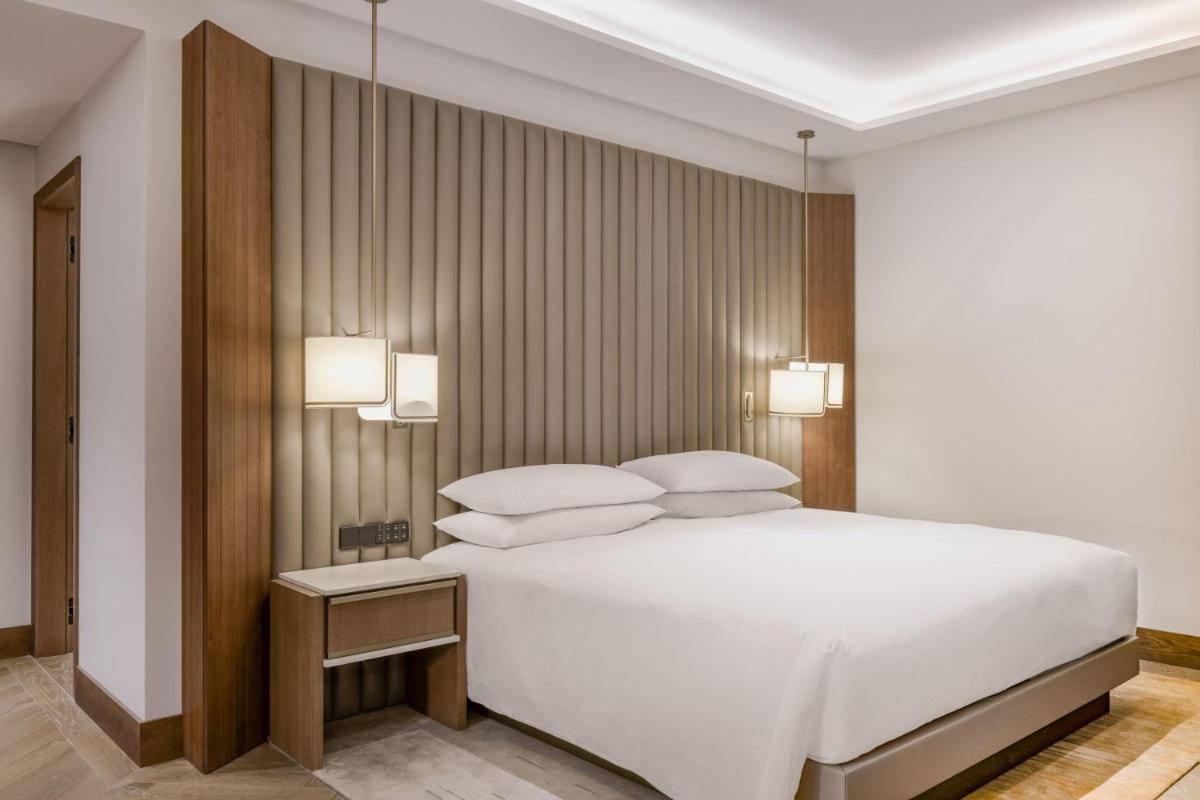 Cama o camas de una habitación en JW Marriott Hotel Madrid