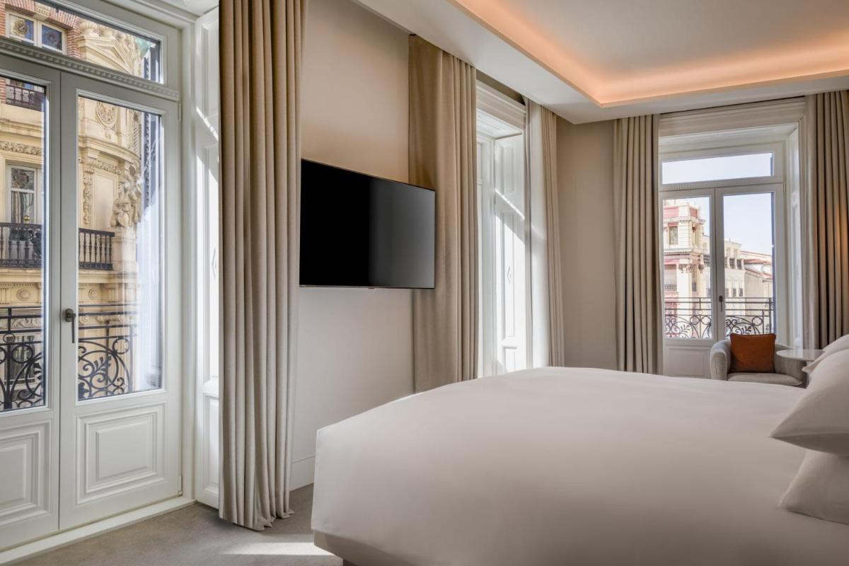 Cama o camas de una habitación en JW Marriott Hotel Madrid