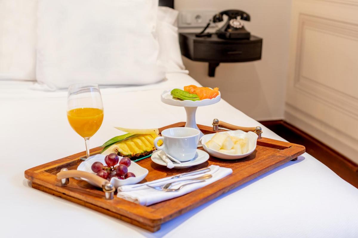 Comida en o cerca de este hotel